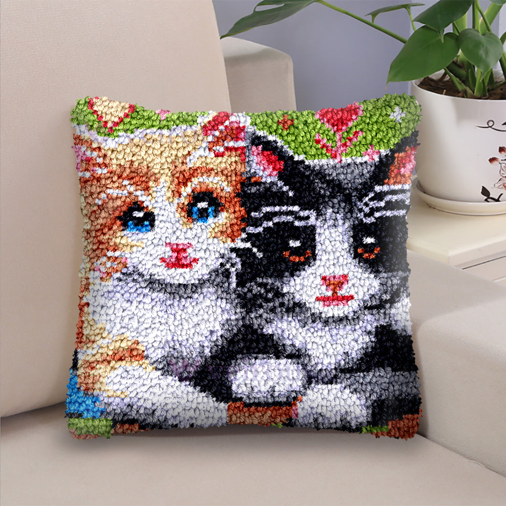 Two Kittens Latch Hook Pillow Kit