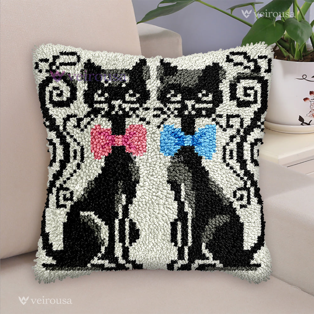 Veirousa Mr. and Ms. Cat Latch Hook Pillow Kit